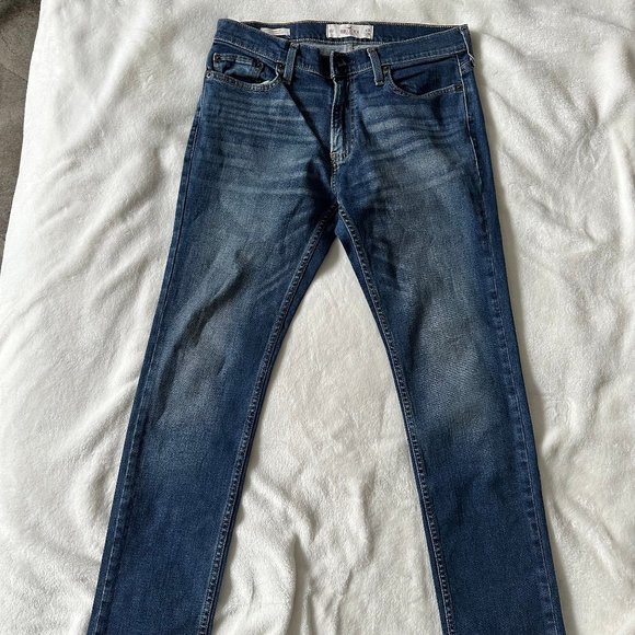 Hollister Medium Wash Jeans - Picture 1 of 2